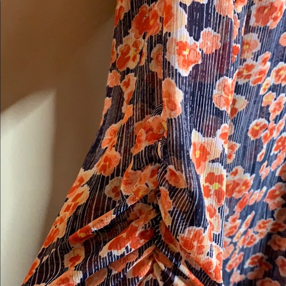 🌟SOLD🌟 GUC TORRID poppy print pintuck blouse size 0 - Picture 6 of 8